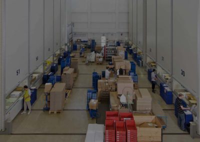 Benefits of Having an Industrial Vertical Storage Lift in Vertical Warehouse & Manufacturing Spaces